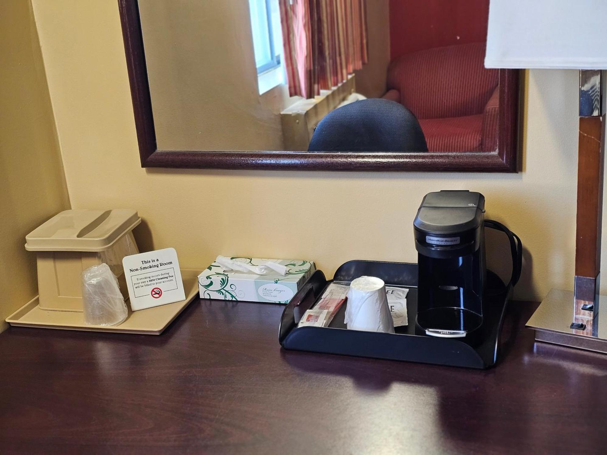 Budgetel inn&Suites Fort Scott Exteriör bild