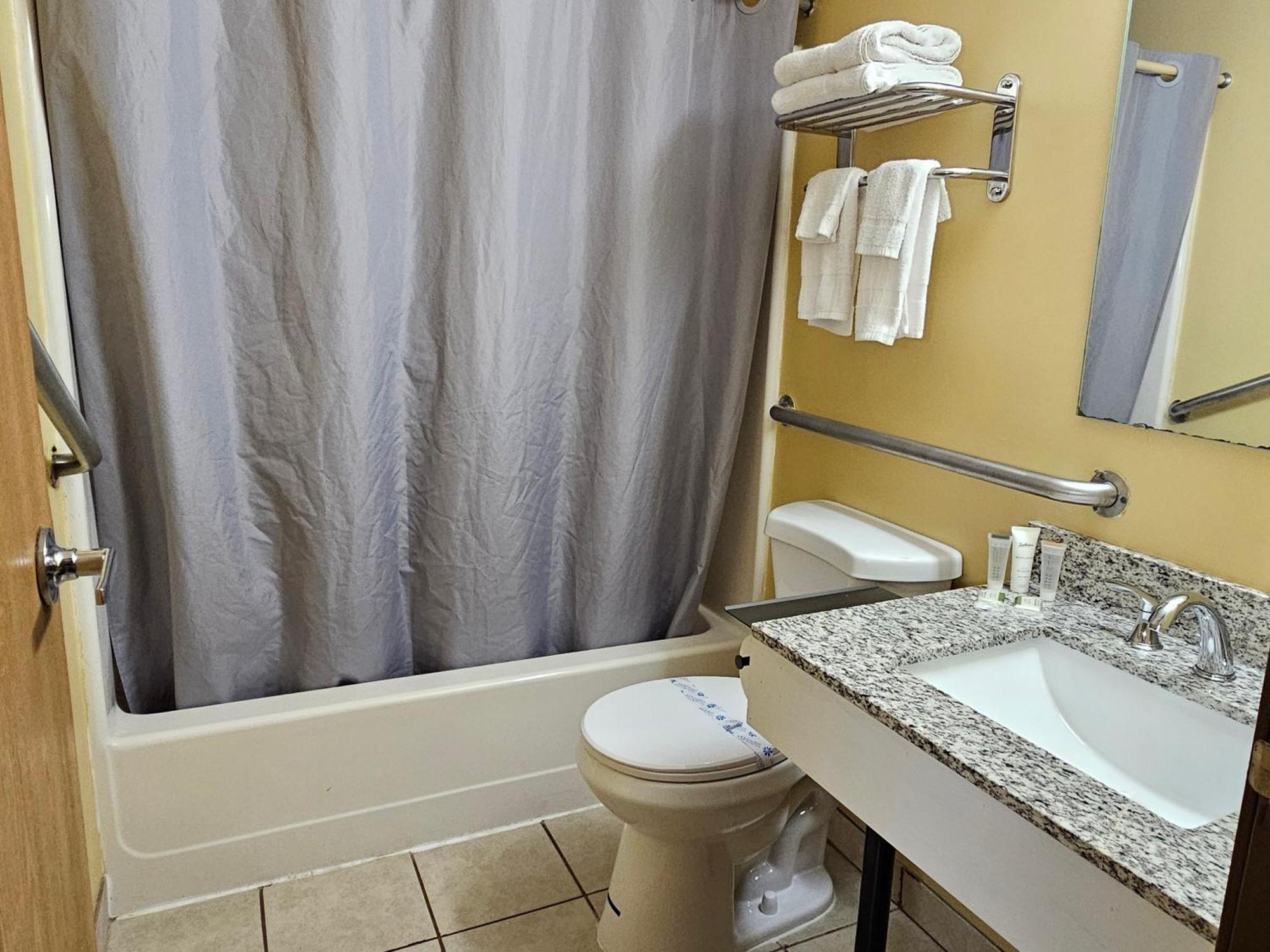 Budgetel inn&Suites Fort Scott Exteriör bild