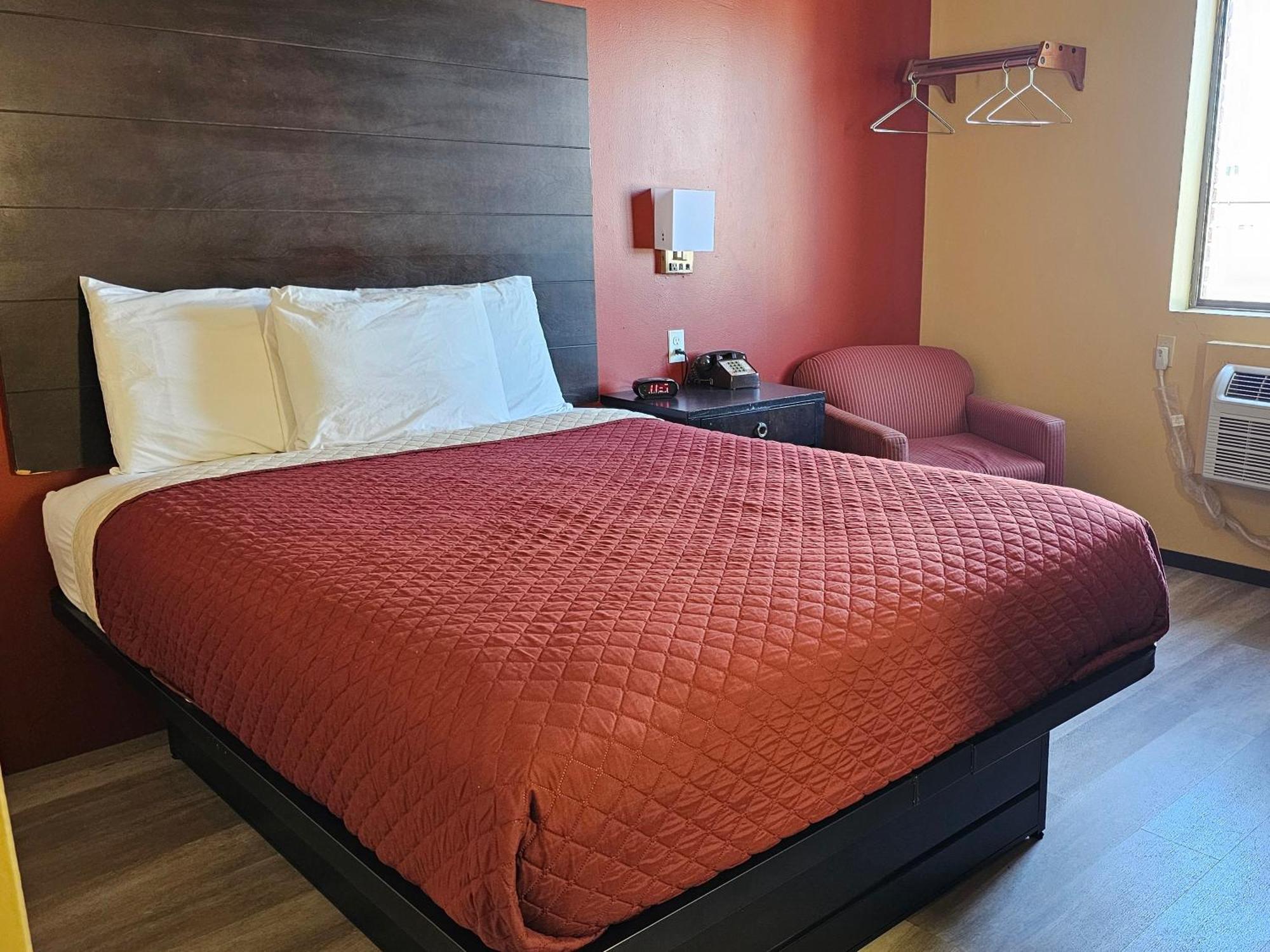 Budgetel inn&Suites Fort Scott Exteriör bild