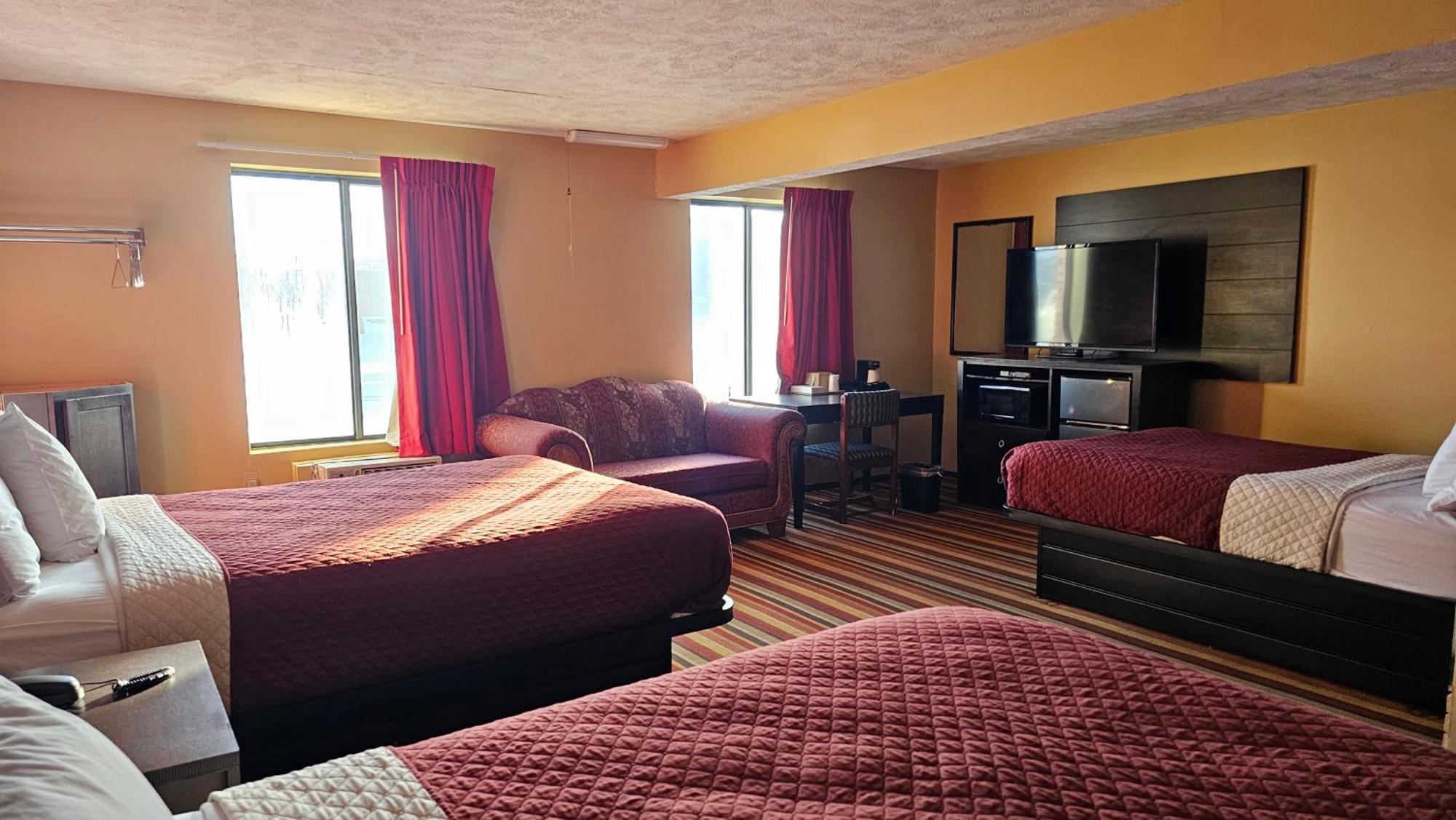 Budgetel inn&Suites Fort Scott Exteriör bild