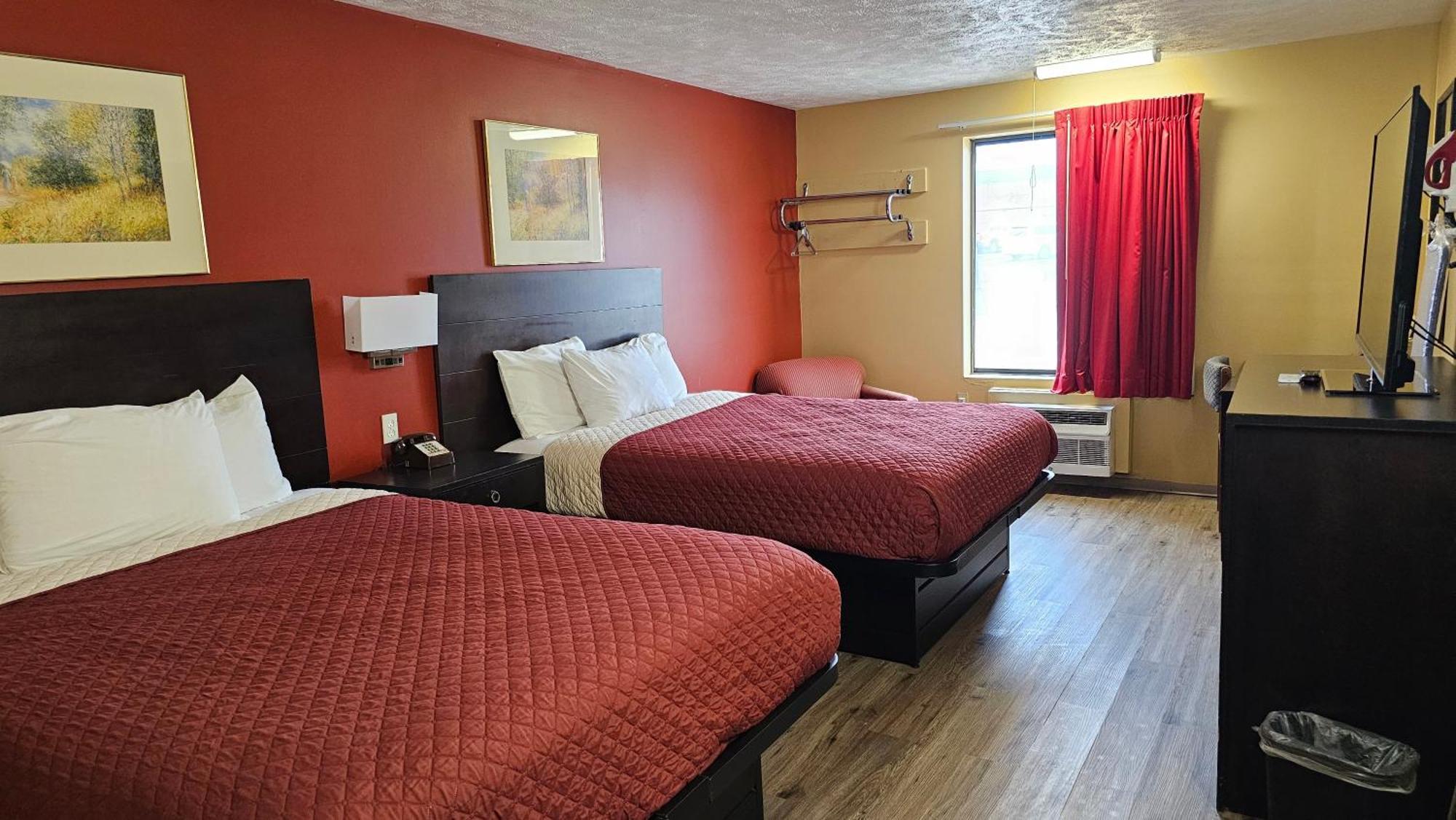 Budgetel inn&Suites Fort Scott Exteriör bild