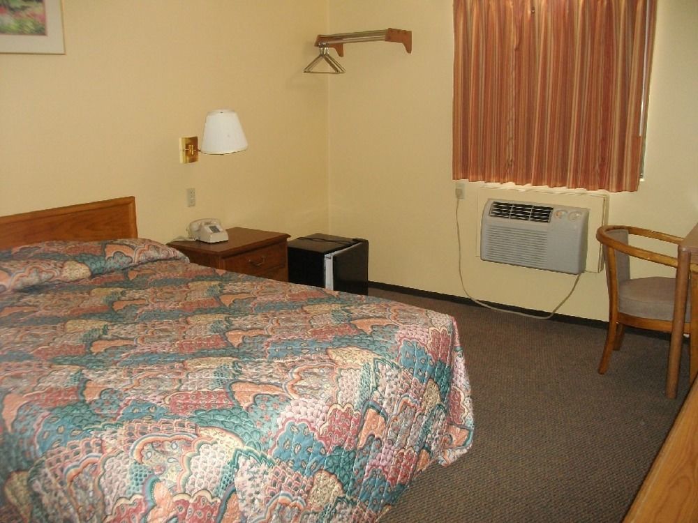 Budgetel inn&Suites Fort Scott Exteriör bild
