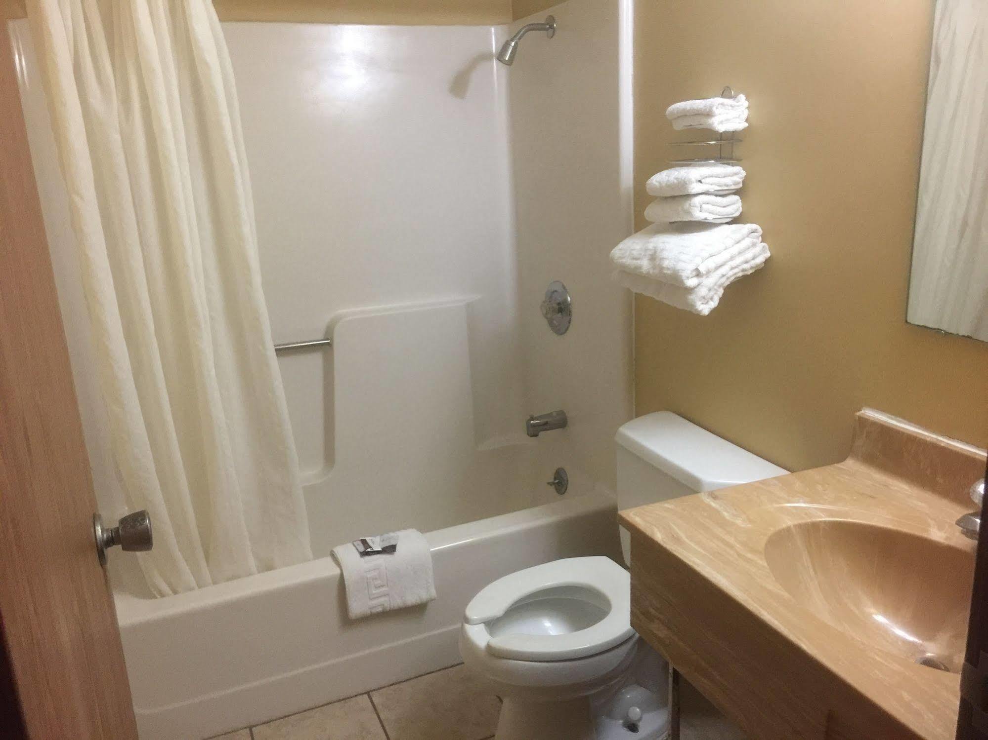 Budgetel inn&Suites Fort Scott Exteriör bild
