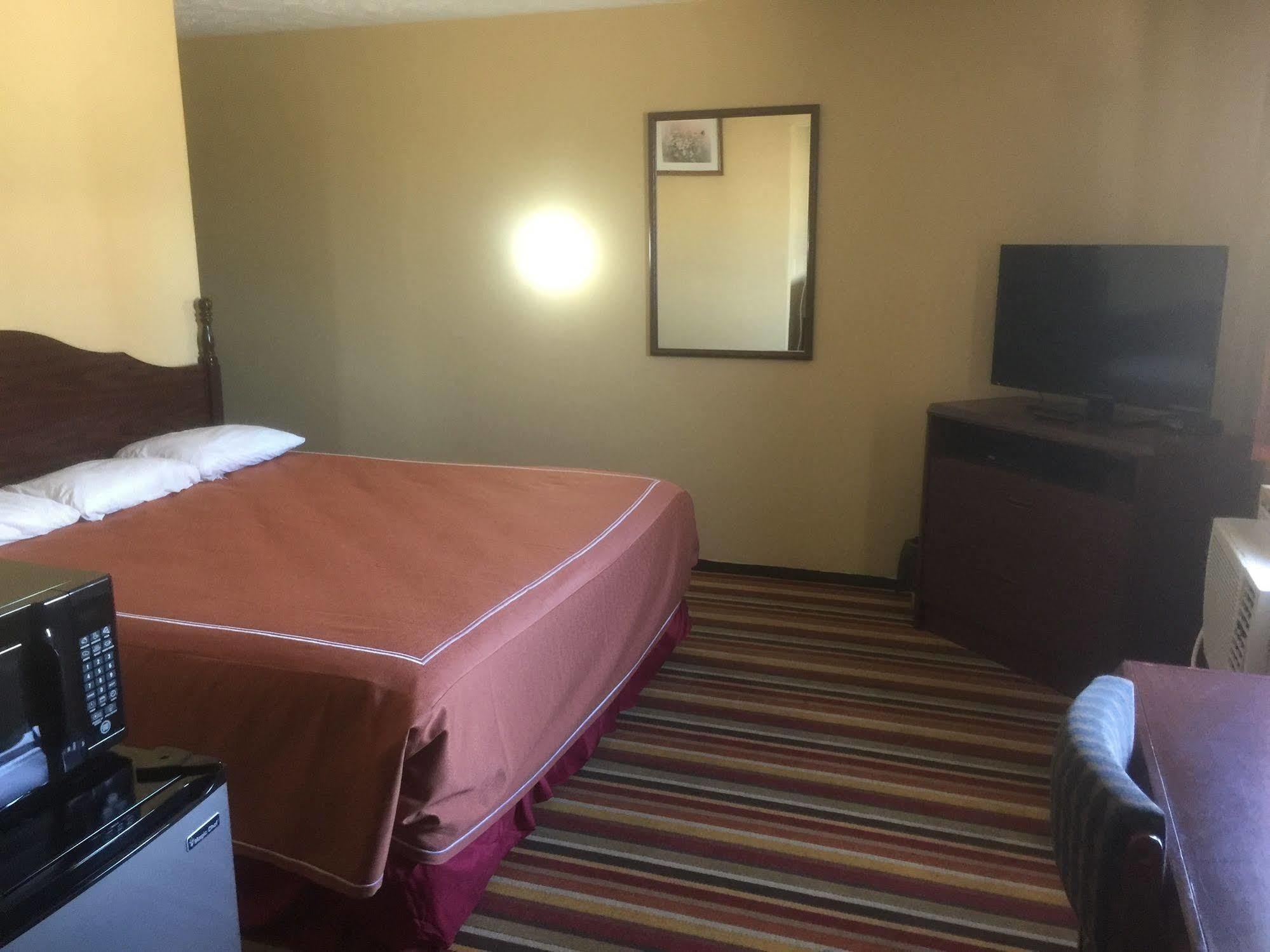 Budgetel inn&Suites Fort Scott Exteriör bild