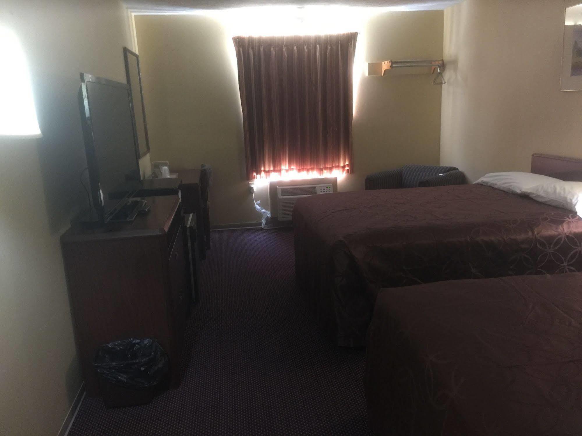 Budgetel inn&Suites Fort Scott Exteriör bild