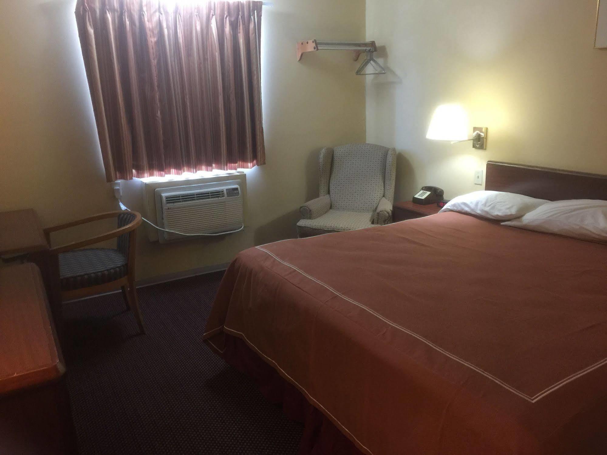 Budgetel inn&Suites Fort Scott Exteriör bild